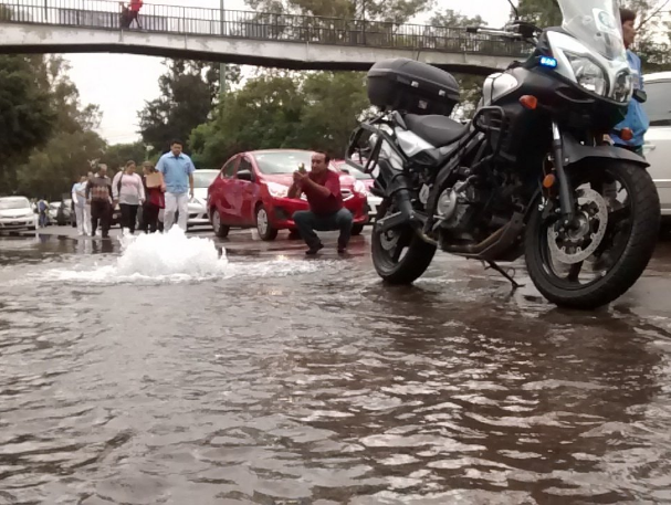 Fuga de agua en Azcapotzalco