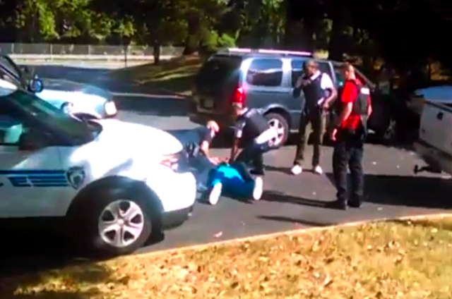 Video: momento en que la policía de Charlotte mata a hombre negro desarmado Video: momento en que la policía de Charlotte mata a hombre negro desarmado