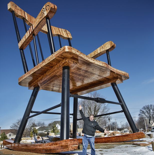 Los nuevos récords del libro Guinness - Casey-Largest-Rocking-Chair