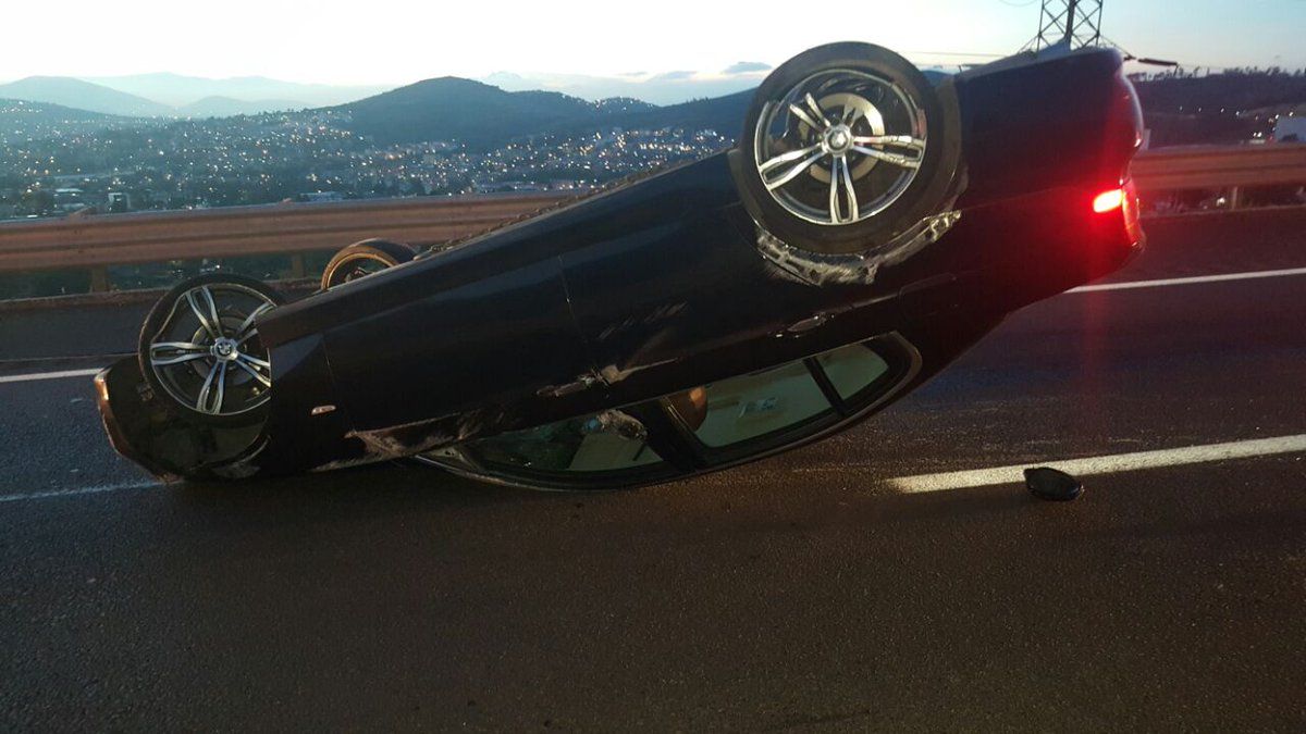 Vuelca BMW en autopista Chamapa-Lechería