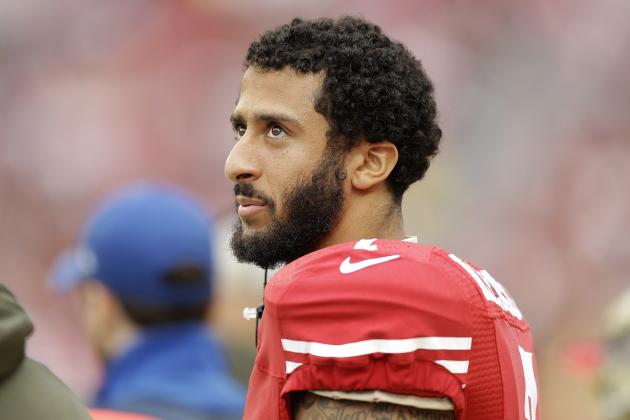 Jugador de los Broncos se arrodilla durante himno y pierde acuerdo de patrocinio - Colin-Kaepernick