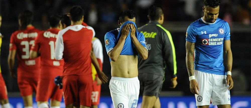 Cae Cruz Azul y la afición pide la salida de Boy