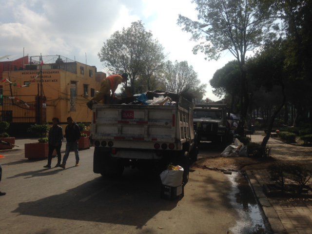 CNTE comienza a retirarse de La Ciudadela - CsU9xh6WYAE42UH