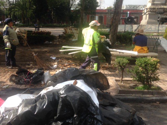 CNTE comienza a retirarse de La Ciudadela - CsU9xhUWIAAQzIo