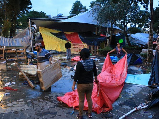 CNTE comienza a retirarse de La Ciudadela - CsV8VM9WAAAxp7R