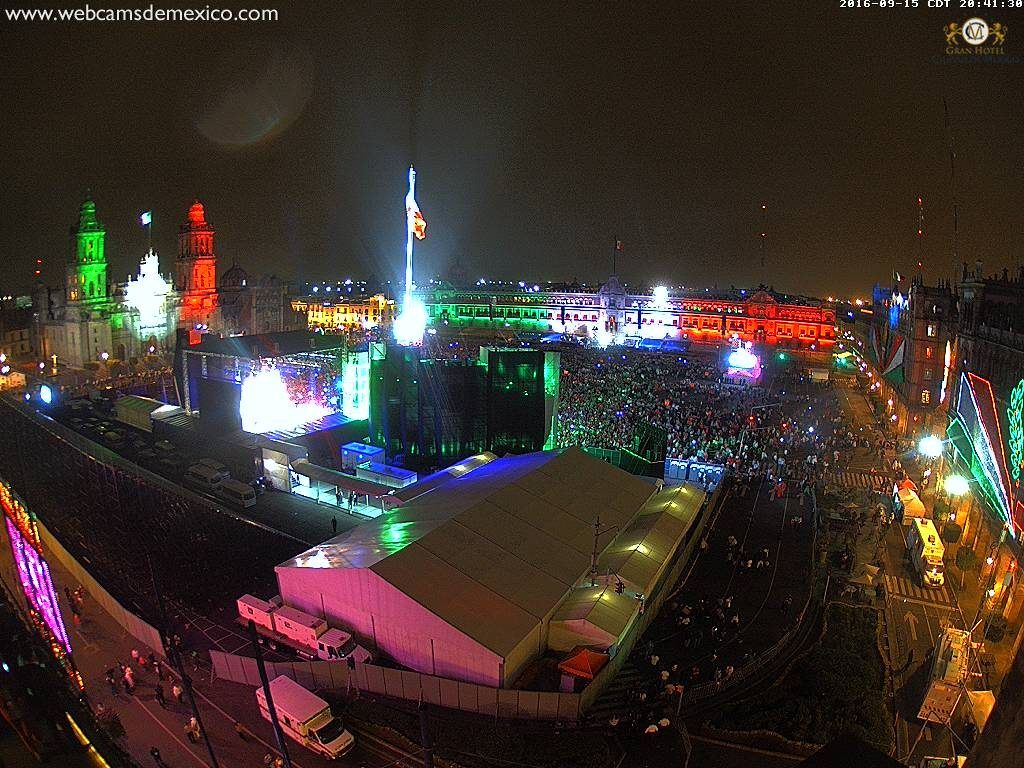 La celebración en el Zócalo para la fiesta del Grito de Independencia - CscGzi-VMAAZfFw-1024x768