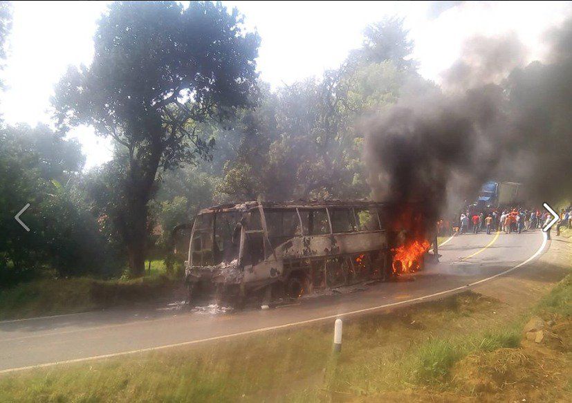 Detienen a 49 normalistas por quemar vehículos en carretera de Michoacán - CtZN5-cUMAATime
