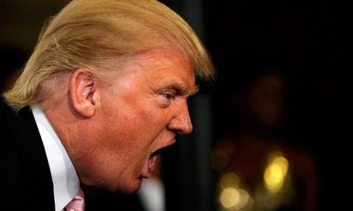 Video: Trump se queja del micrófono que utilizó en el debate