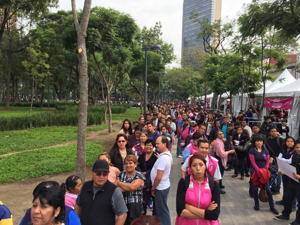 Click aquí para ver en vivo el homenaje a Juan Gabriel en Bellas Artes - Filas-homenaje-1