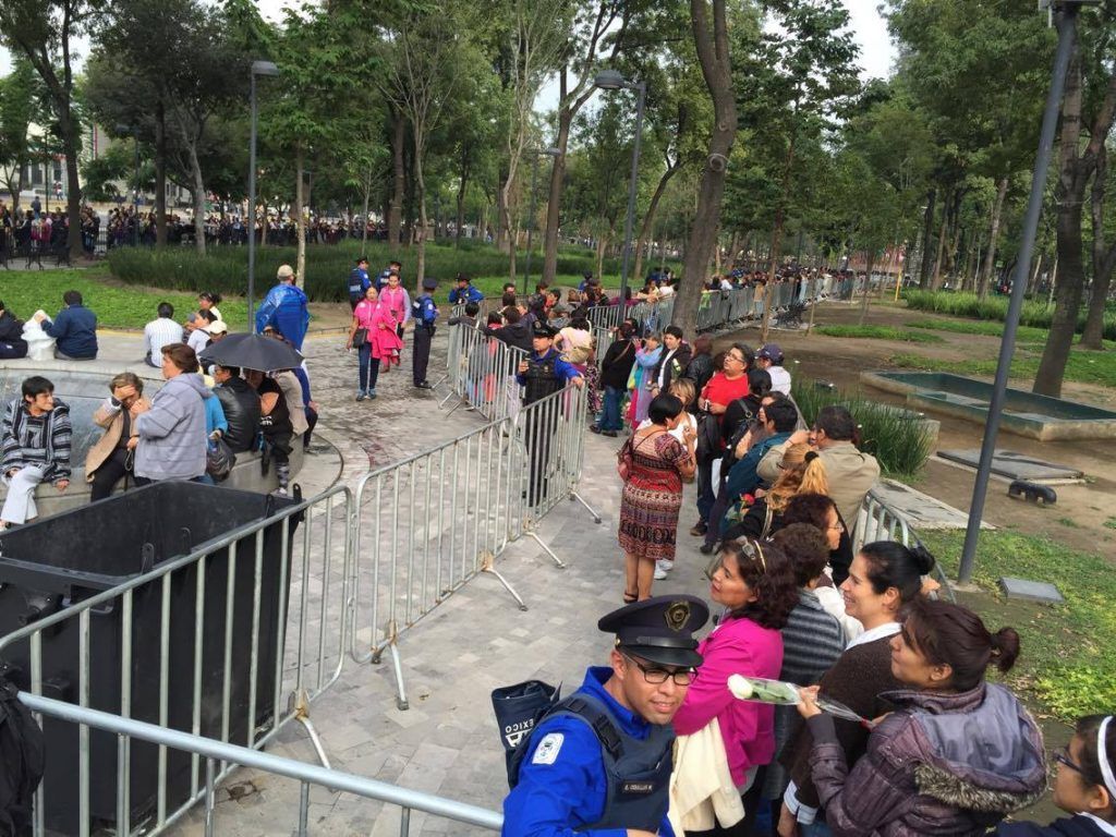 Click aquí para ver en vivo el homenaje a Juan Gabriel en Bellas Artes - Filas-homenaje-2-1024x768