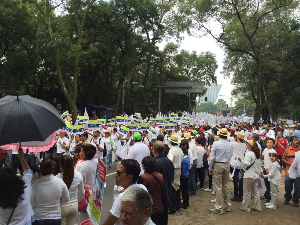 Frente Nacional por la Familia se manifiesta en el Ángel de la Independencia - Frente-Nacional-por-la-Familia-17