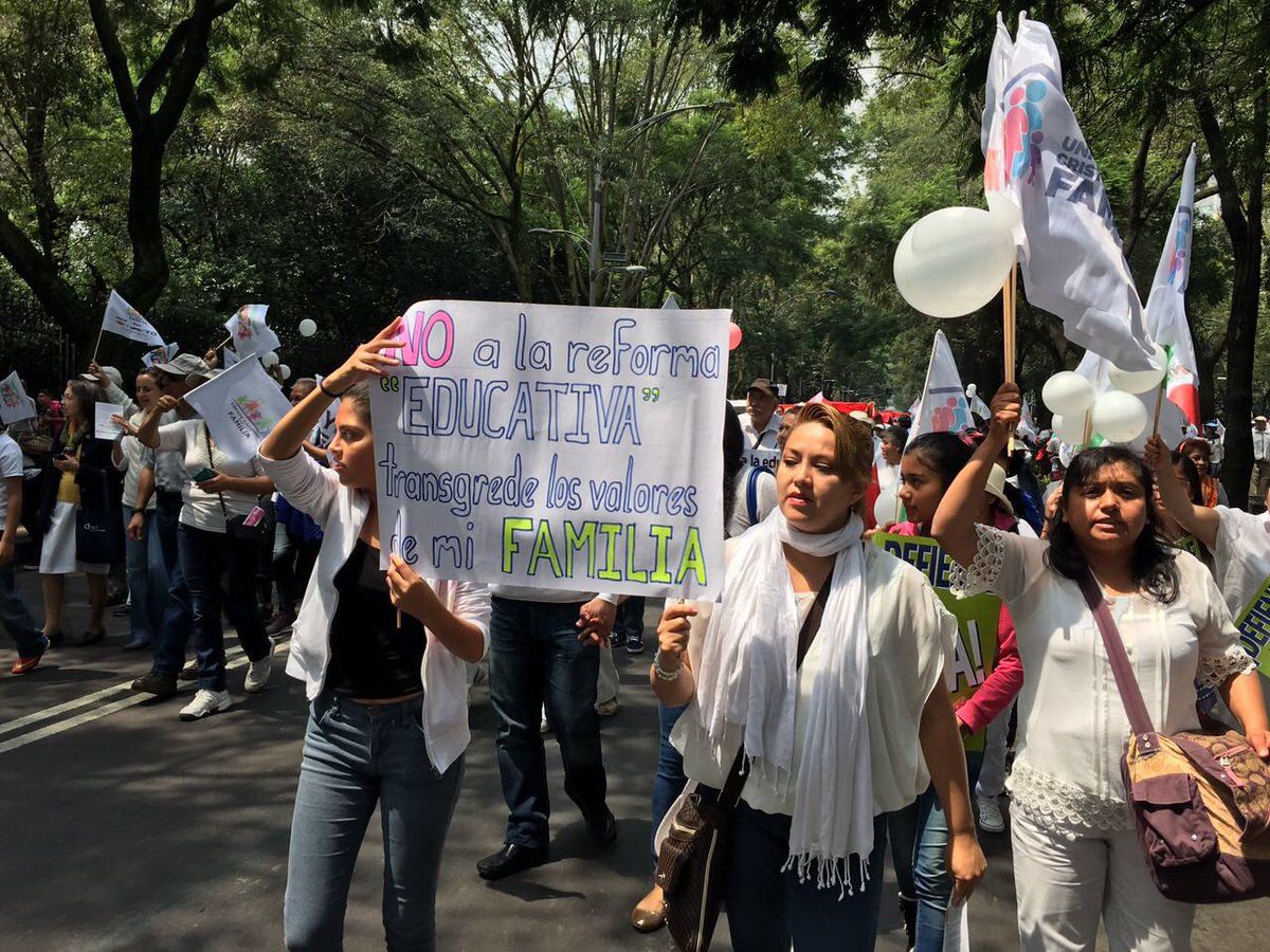 Frente Nacional por la Familia se manifiesta en el Ángel de la Independencia - Frente-Nacional-por-la-Familia-4