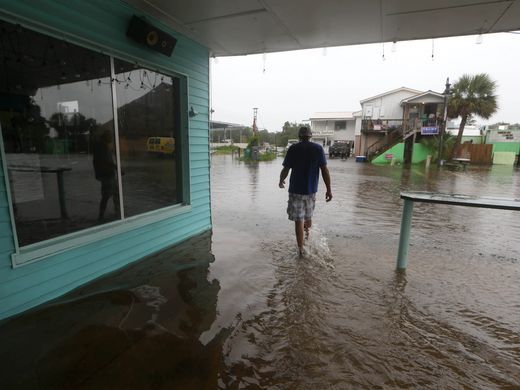 Hermine se degrada a tormenta tropical al pasar por Florida