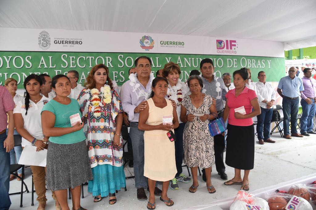 Entrega gobierno de Guerrero apoyos en la Costa Chica - IMG-20160903-WA0144