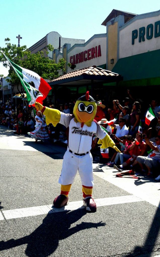 Serie del Caribe Culiacán 2017 desfila en Los Ángeles - IMG-20160918-WA0014-1-637x1024