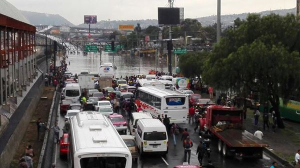 Implementan operativo por inundaciones en Iztapalapa