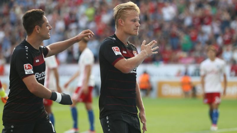 Asistencia de Chicharito en su regreso al Leverkusen - Joel-Pohjanpalo