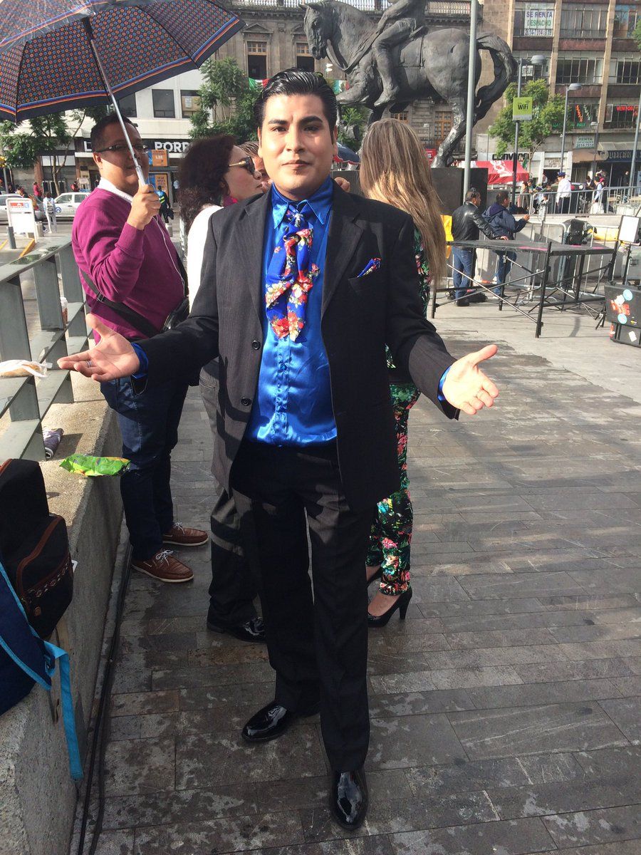 Fans ya esperan a Juan Gabriel en Bellas Artes - Juan-Gabriel-Bellas-Artes-LaloGonzalezM-3