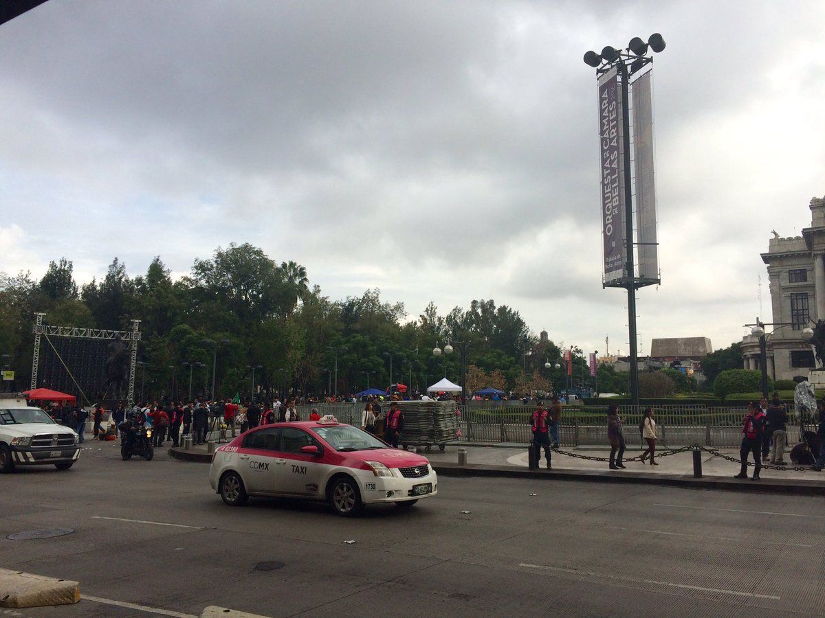 Fans ya esperan a Juan Gabriel en Bellas Artes - Juan-Gabriel-Bellas-Artes-MICHELLECORAZON-2