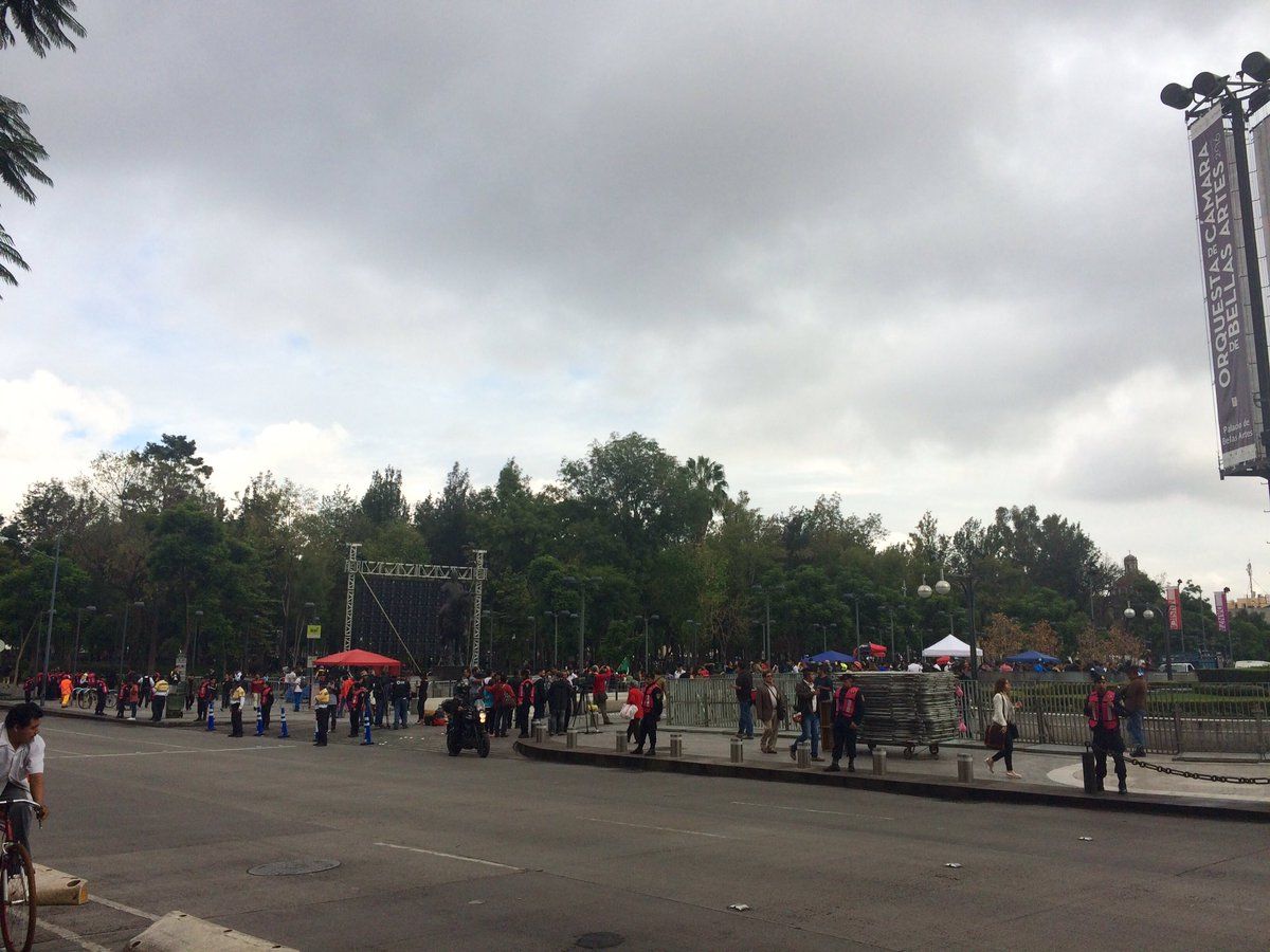 Fans ya esperan a Juan Gabriel en Bellas Artes - Juan-Gabriel-Bellas-Artes-MICHELLECORAZON-3