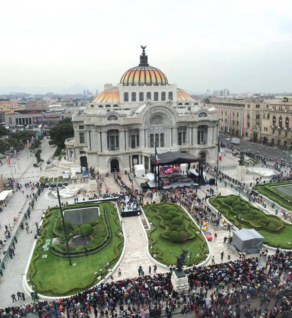 Click aquí para ver en vivo el homenaje a Juan Gabriel en Bellas Artes - Juan-Gabriel-en-Bellas-Artes-1-941x1024