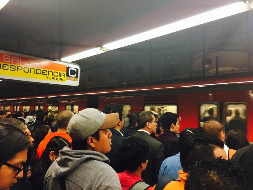 Reportan falla en la Línea 7 del Metro