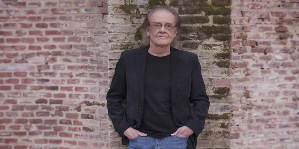 Luis Eduardo Aute cumple 73 años de edad internado en hospital