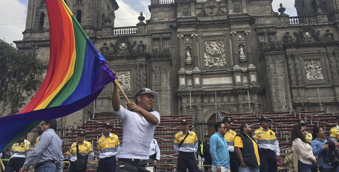 Marcha comunidad LGBT en Ciudad de México - Marcha-catedral-gay
