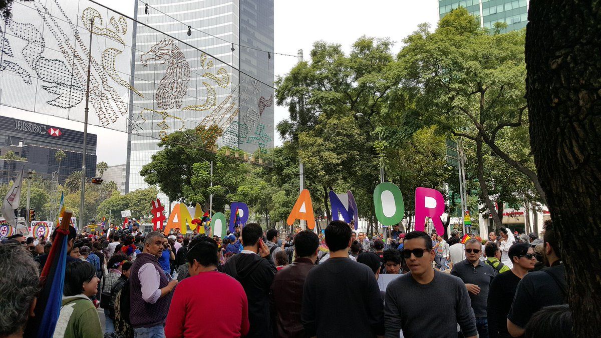 Frente Orgullo Nacional realiza manifestación en el Ángel de la Independencia