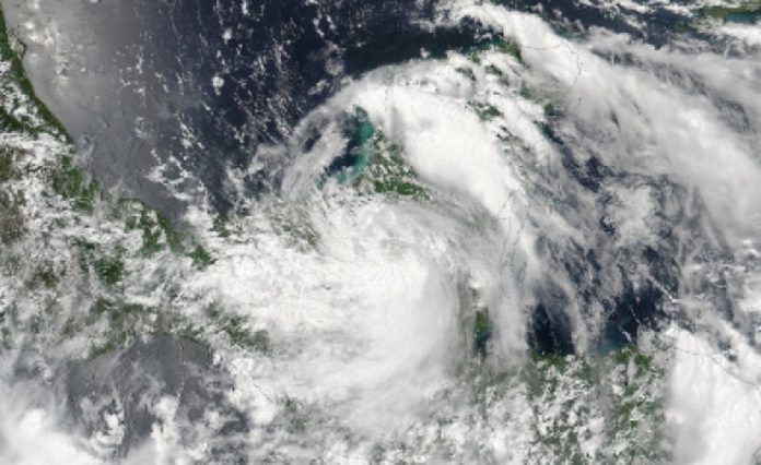 Suspenden clases en Baja California Sur y Colima por “Newton”