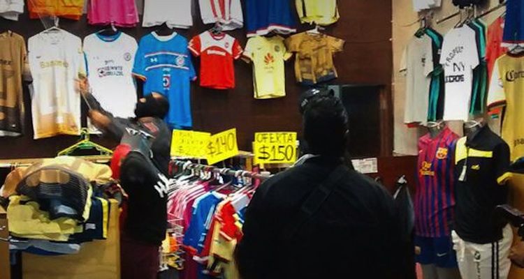 PGR asegura 29 toneladas de ropa falsificada en la Ciudad de México