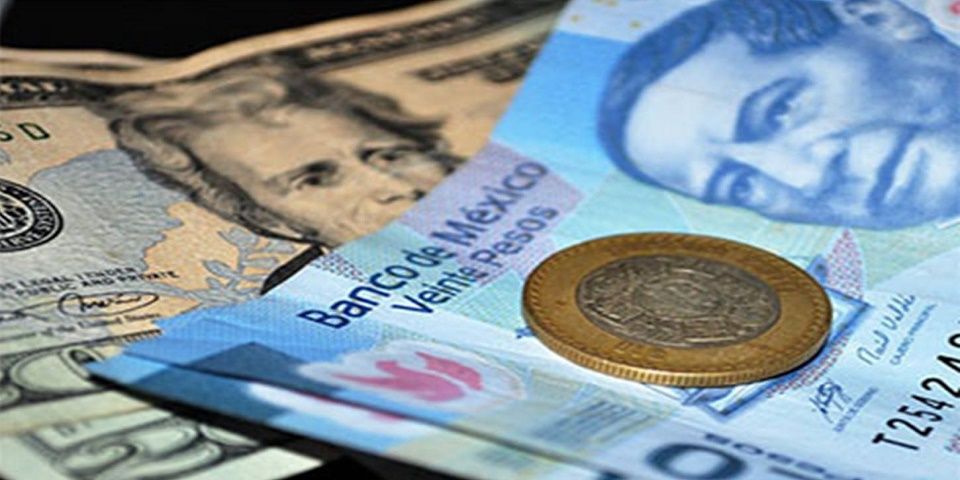 Peso retrocede frente al dólar