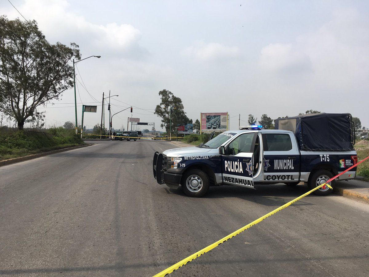 Video: policías agreden a periodista en Neza - Policías-Neza