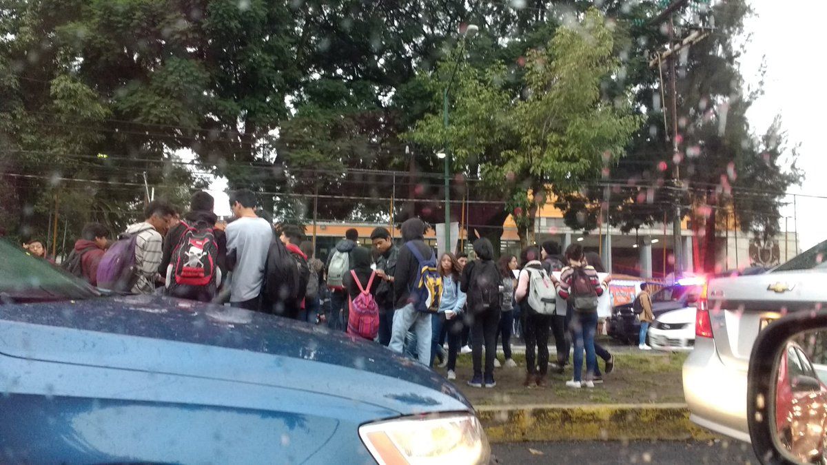 Paran labores Preparatorias 4 y 5 por Ayotzinapa