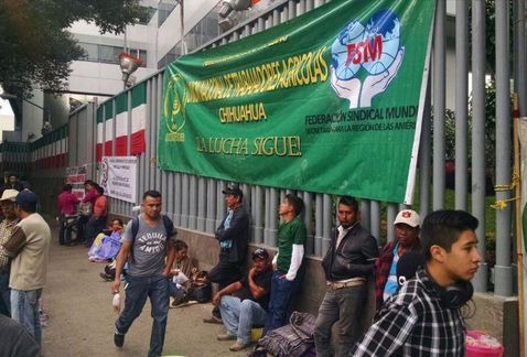 Campesinos instalan plantón frente a Sagarpa