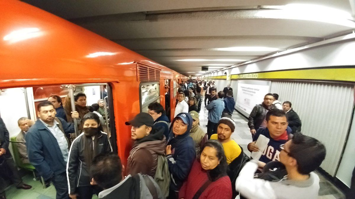 Falla en neumático paraliza Línea 3 del Metro