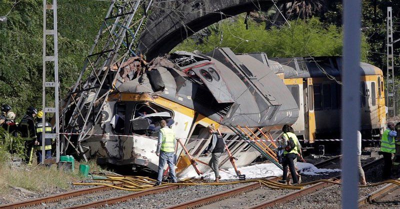 Descarrilamiento de tren en España deja al menos 4 muertos y 49 heridos