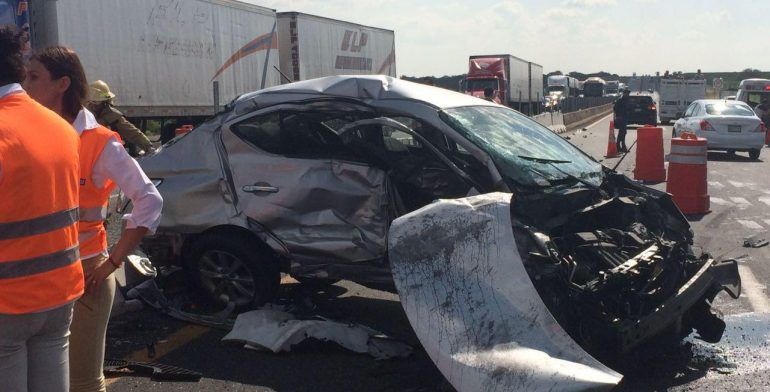 Mueren en choque conductor de Uber y dos mujeres