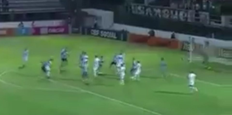 Video: la vistosa chilena del portero del Botafogo
