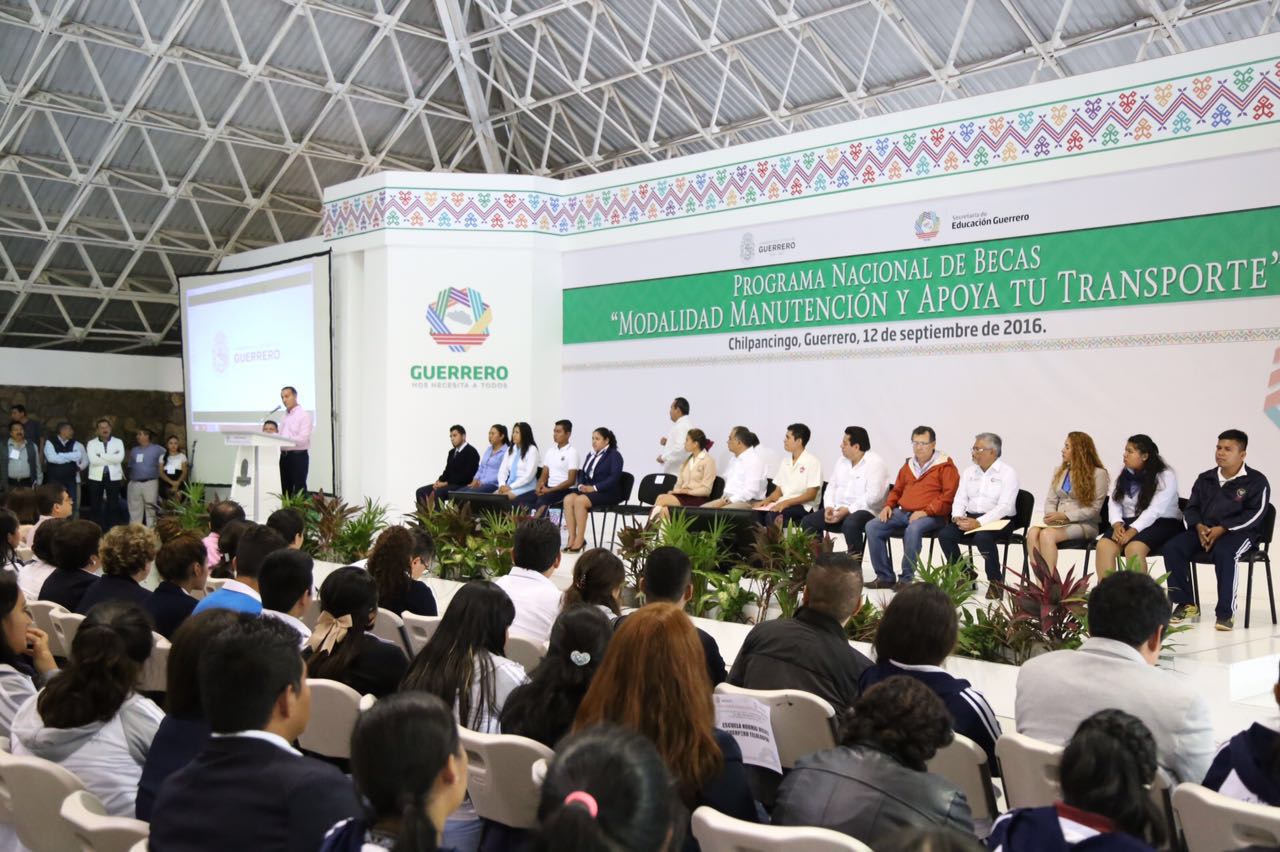 Estudiantes de nivel superior reciben becas y apoyos en Chilpancingo - WhatsApp-Image-2016-09-12-at-1.09.53-PM