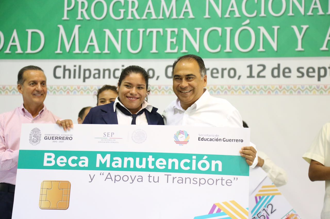 Estudiantes de nivel superior reciben becas y apoyos en Chilpancingo - WhatsApp-Image-2016-09-12-at-1.25.03-PM