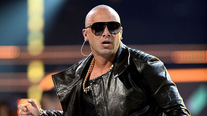 Artistas se solidarizan con Wisin por enfermedad de su hija