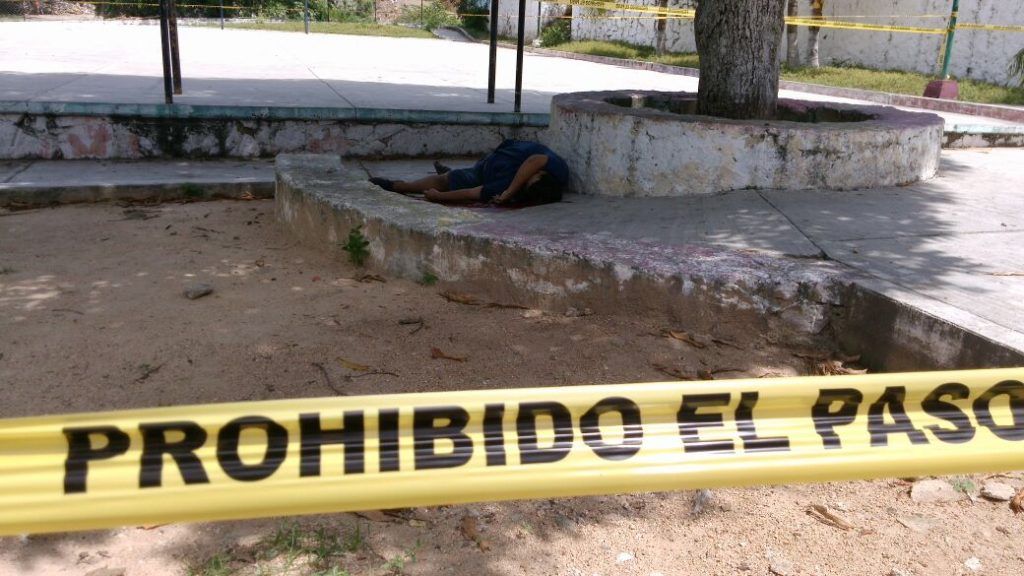 Asesinan a un hombre en parque de Acapulco - acapulco-muerto-1-1024x576