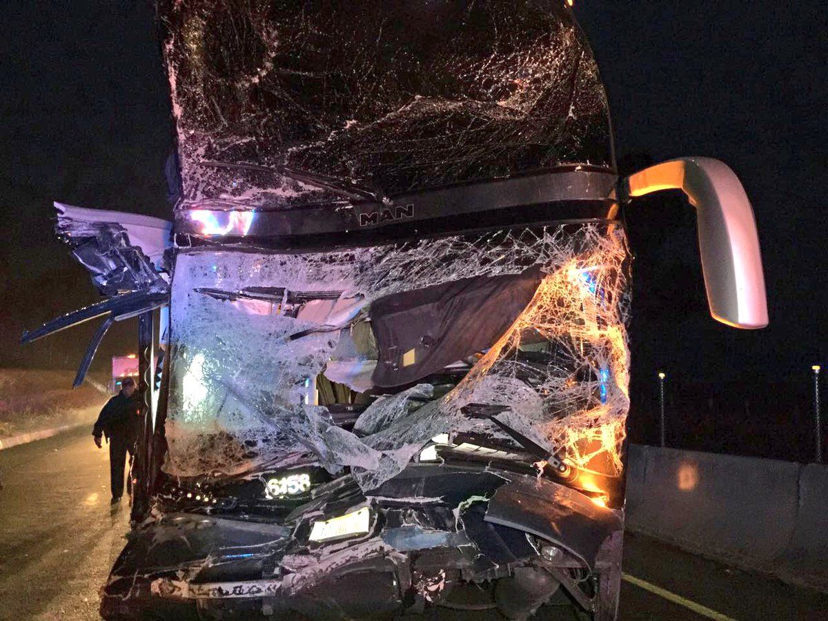 Choque entre autobús y pipa en la autopista León-Aguascalientes deja 7 heridos Choque entre autobús y pipa en la autopista León-Aguascalientes deja 7 heridos