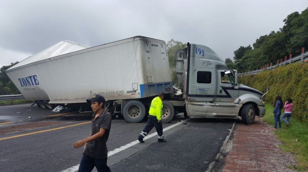 Cierran por segundo día consecutivo La Pera-Cuautla por accidente - accidente-la-pera-cuatla-segundo-dia-1024x573