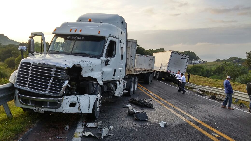 Restablecen circulación en la autopista La Pera-Cuautla tras accidente