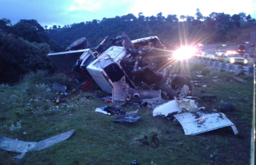 Choque en Autopista México-Puebla deja 3 muertos y 40 heridos