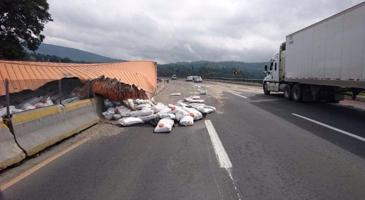 Doble volcadura en la autopista México-Puebla - accidente-puebla