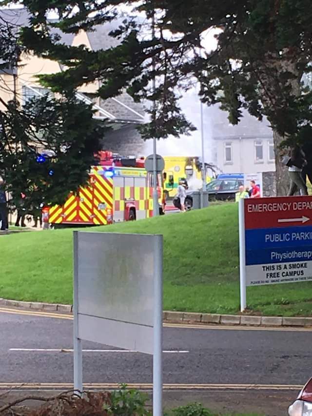 Una persona muerta y dos heridas por explosión de ambulancia en Irlanda - ambulancia-iranda-2