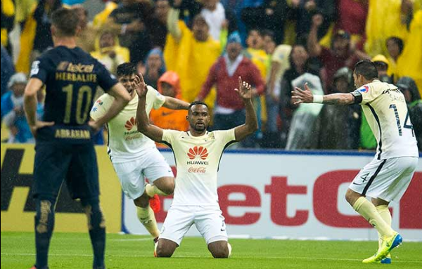 Con La Volpe al mando, América vence 2-1 a Pumas